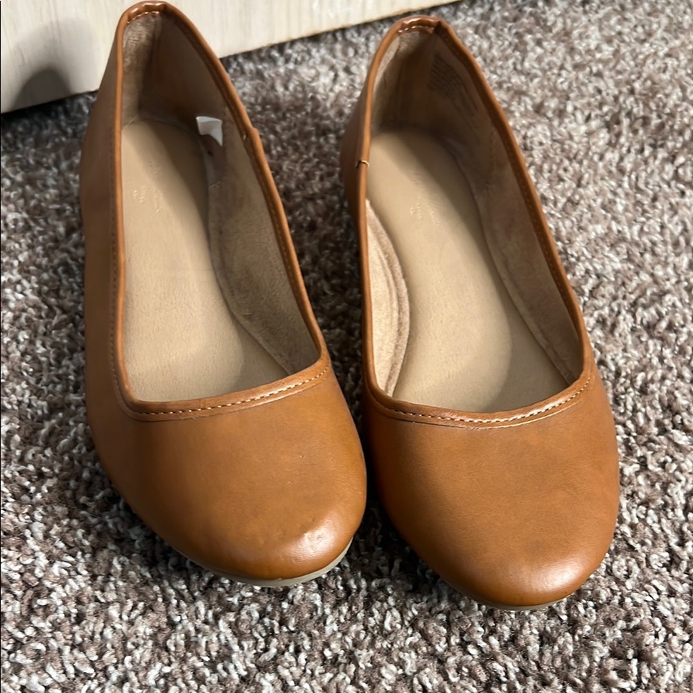 Universal Thread Women's Tan Flats